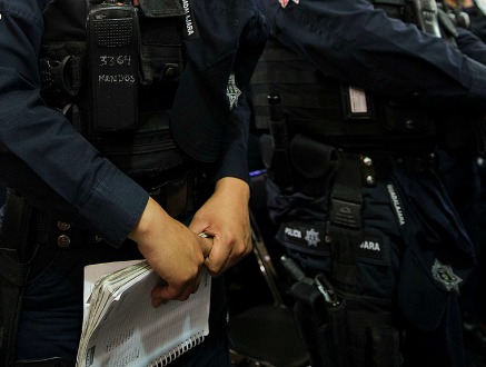 Federación debilitó a policías municipales y estatales: Caro Cabrera