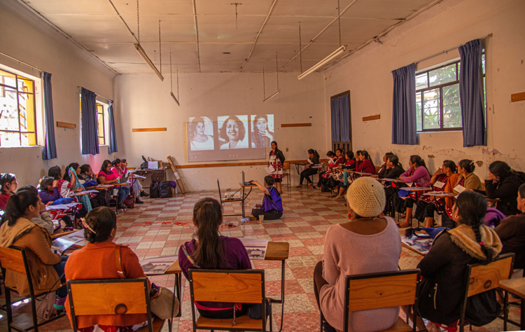 Indígenas desplazadas exigen reconocimiento a sus derechos