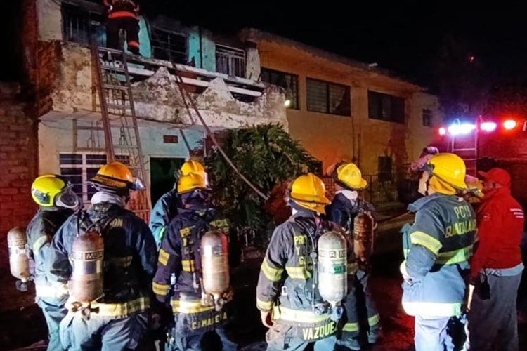 Se incendia casa en Lomas de Polanco