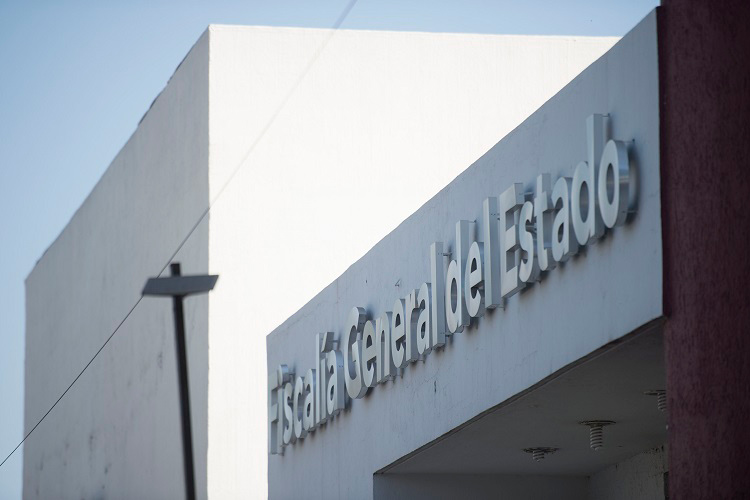 Sentencian a adolescente por matar a su hermanito