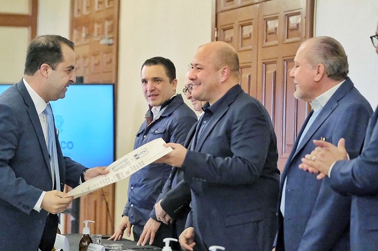 Autoriza Enrique Alfaro 18 notarios antes de irse