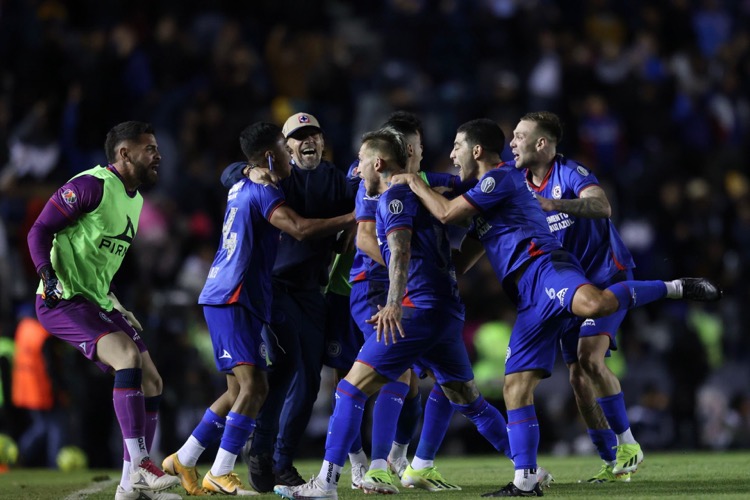 Cruz Azul vence a Tigres y salta al liderato - El Diario NTR | NTR ...
