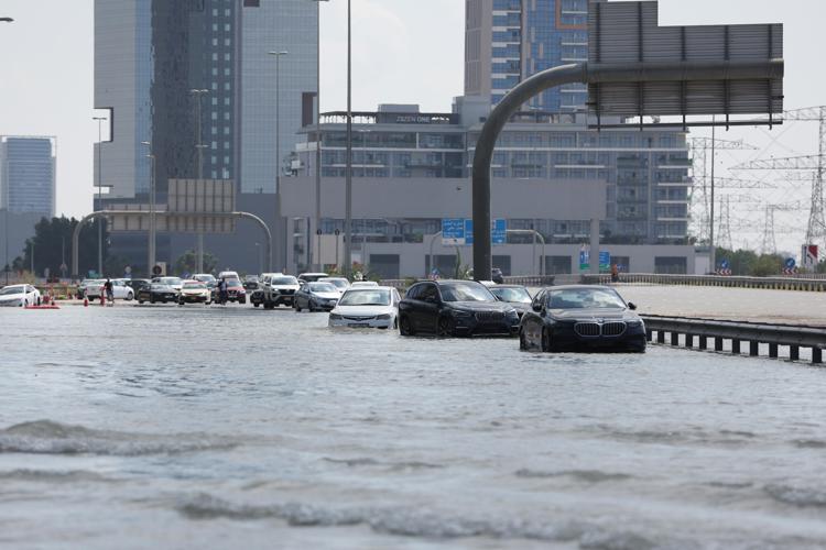 Aeropuerto de Dubái con importantes perturbaciones por fuertes lluvias