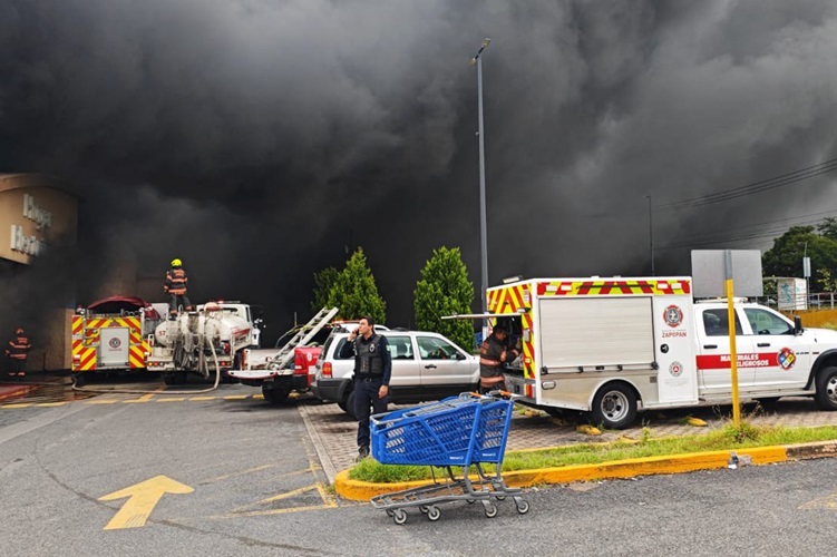 Se incendia supermercado en Periférico y Guadalupe