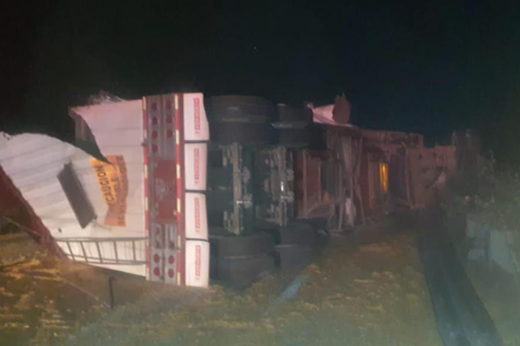 Tráiler de doble remolque causó incidente de camión de pasajeros en Zacatecas