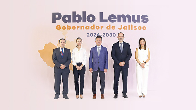 Lemus presenta a nuevos integrantes de su gabinete