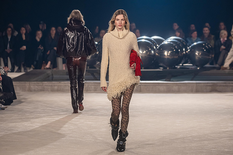 Moda de los 80 vuelve este 2025 con impacto