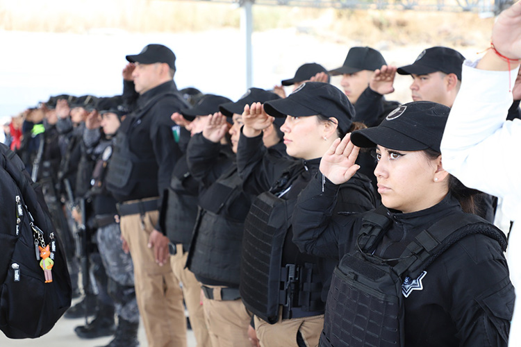Entregan uniformes a policías y bomberos del gobierno de Tonalá