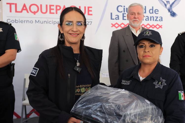 Entregan uniformes a policías de Tlaquepaque - El Diario NTR | NTR ...