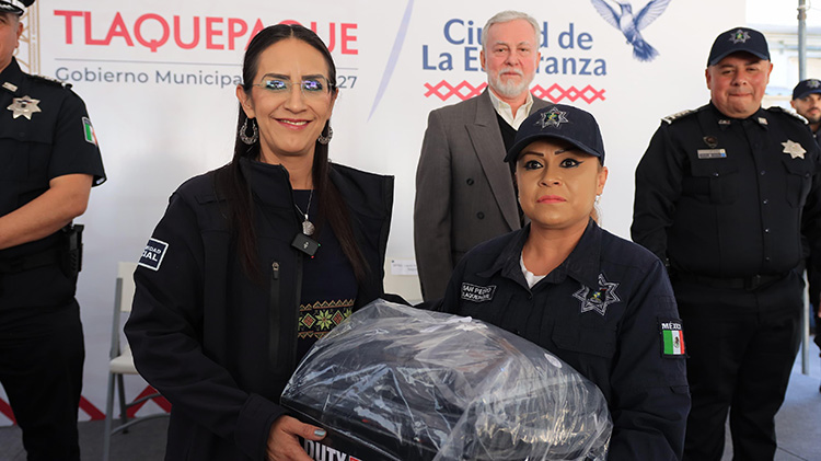 Entregan mil uniformes a policías de Tlaquepaque - El Diario NTR | NTR ...
