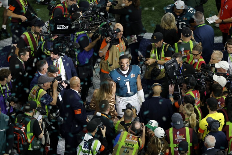 Eagles aplasta a Kansas y conquista el Super Bowl LIX