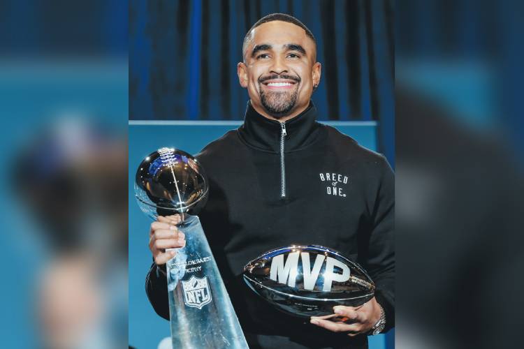 Mariscal Jalen Hurts es un MVP de película