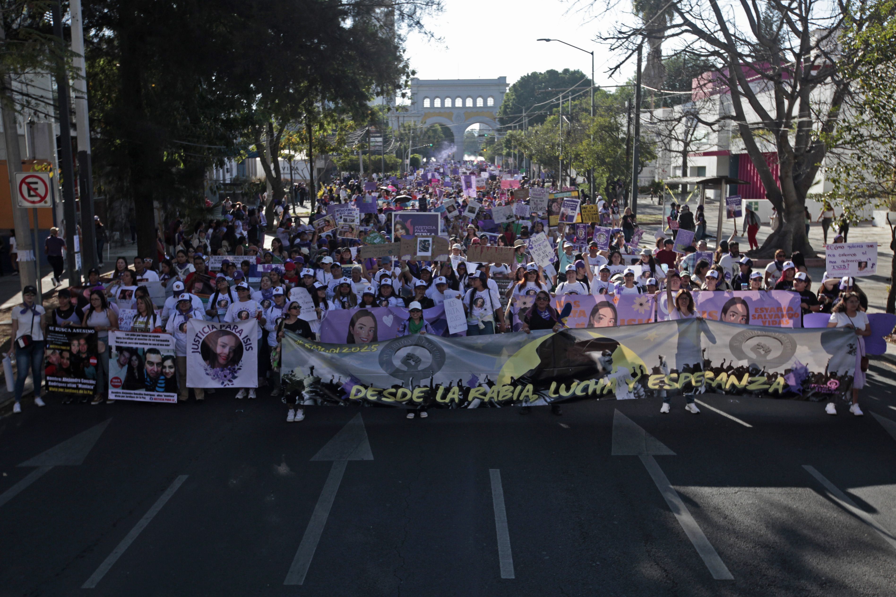 Miles de mujeres marcharon el 8M en Guadalajara