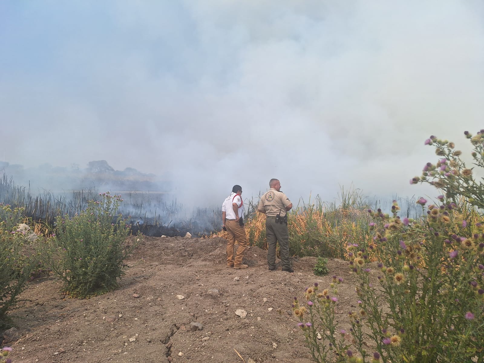 Continúa incendio en la Presa El Ahogado