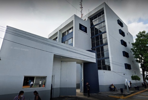 Detienen a 2 varones por narcomenudeo durante cateo 