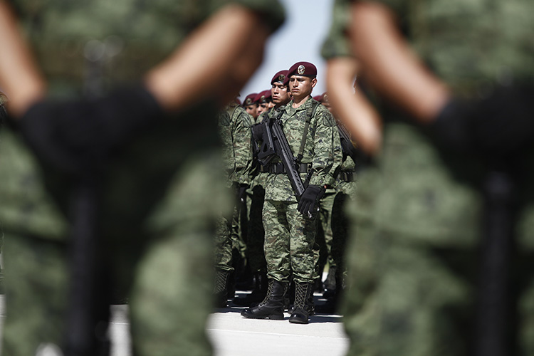 Lamentan muerte de ocho militares