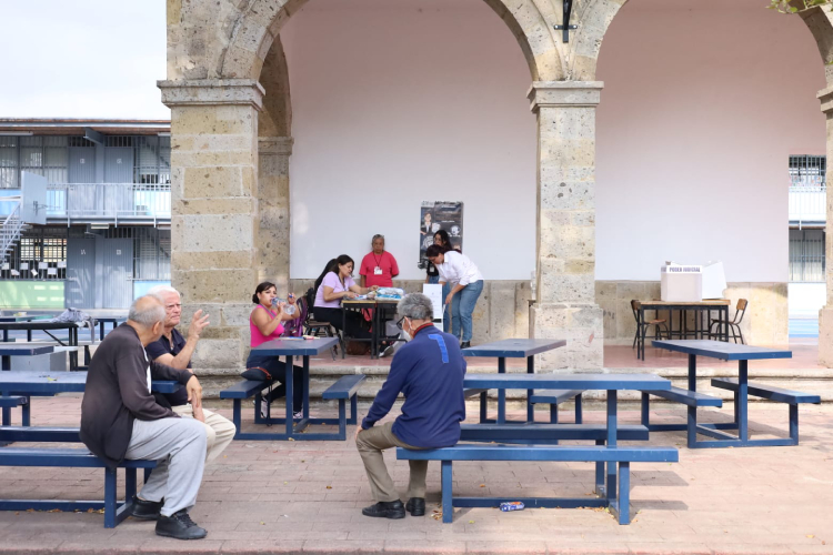 Avanza jornada electoral sin incidentes graves