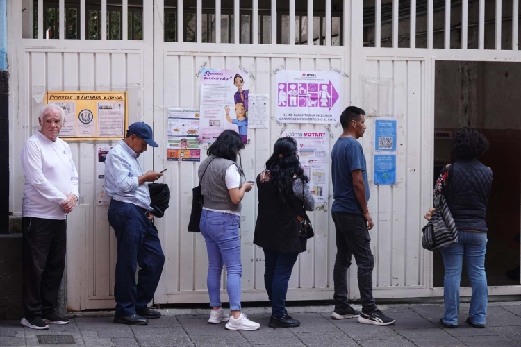 Cierran casillas; inicia cómputo en 300 consejos distritales