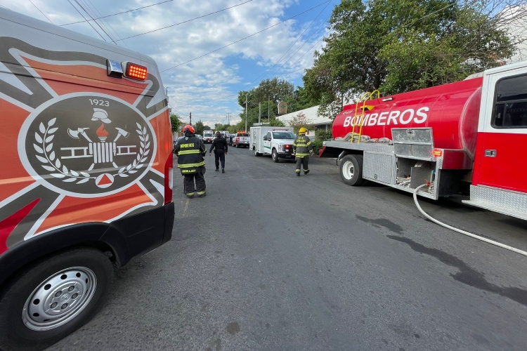Evacuan a 11 pacientes por incendio en la Cruz Verde Ruiz Sánchez