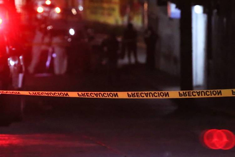 Investigan a cuatro policías por la muerte de un detenido