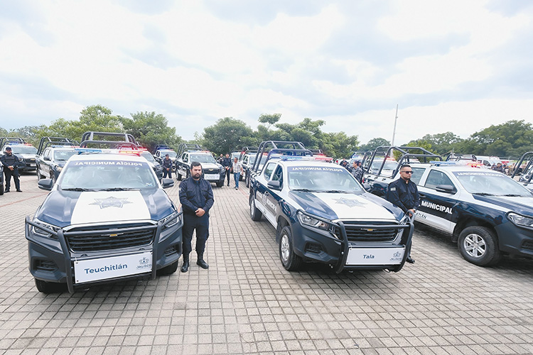 Gobierno estatal entrega 56 patrullas en Tala
