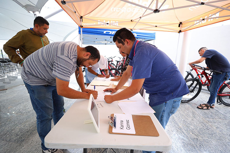 Zapopan y Jalisco entregan 5.5 mdp en apoyos a mipymes