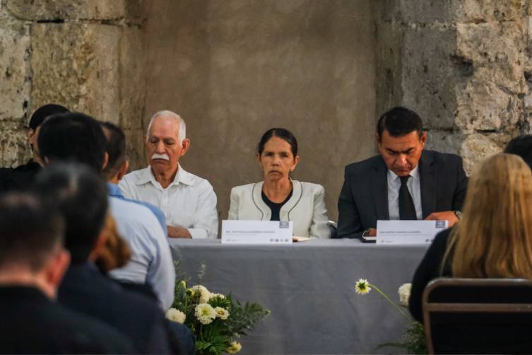 Diputada denuncia 'simulación' en disculpa pública 