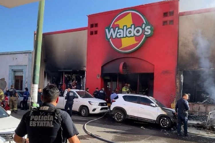 Incendio en tienda Waldo’s deja 22 muertos
