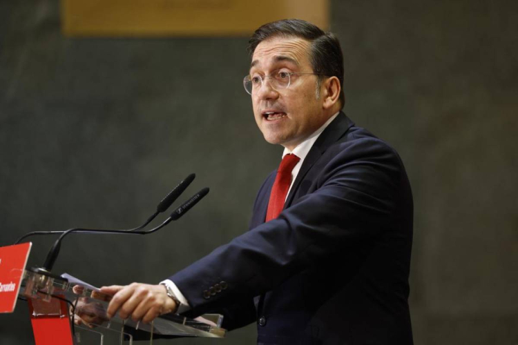 Exigen la renuncia del canciller español por disculparse con México