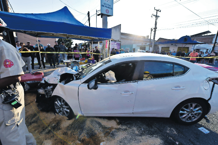Choque de camión deja 27 personas lesionadas
