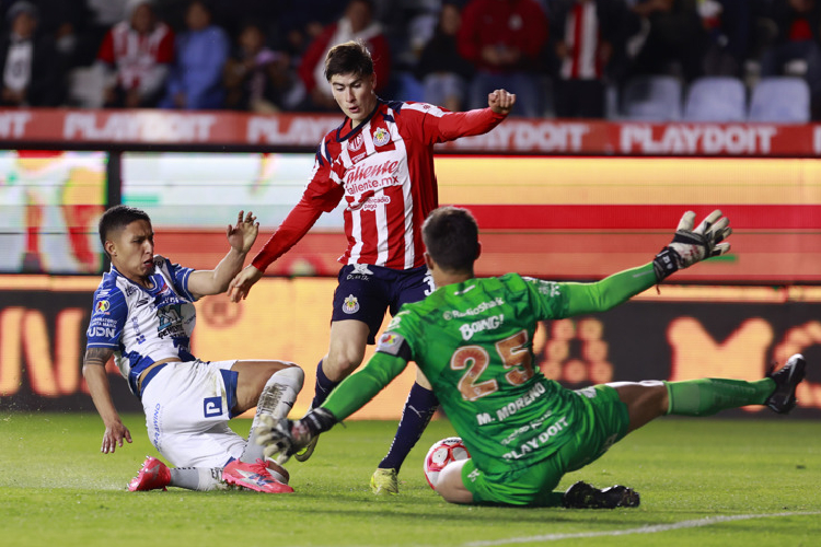 Guadalajara vence a Pachuca y se acerca a los cuartos de final