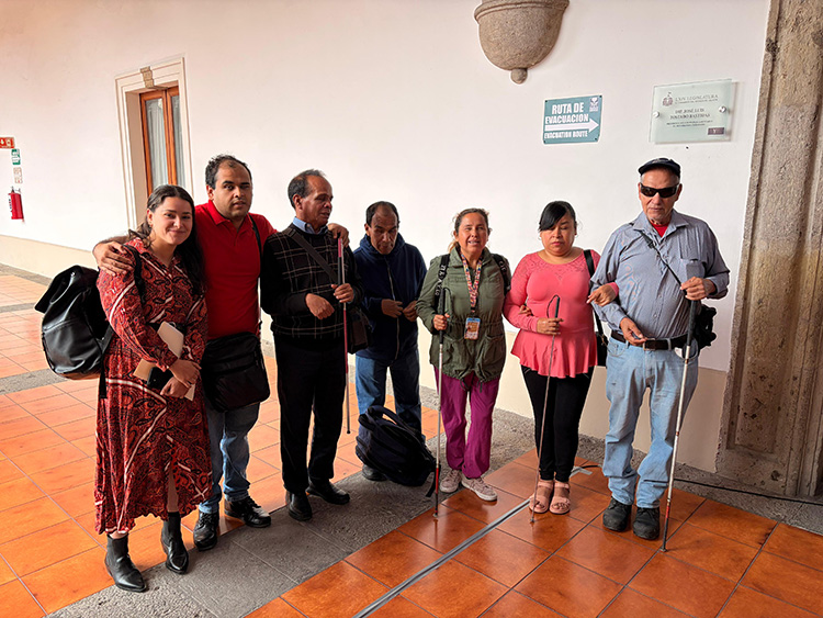 Invidentes piden apoyo