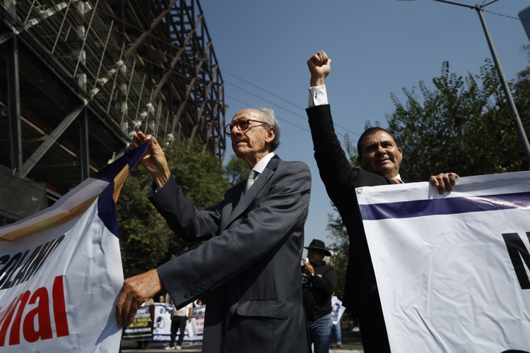 Exjueces de todo México protestan para exigir el pago de su indemnización