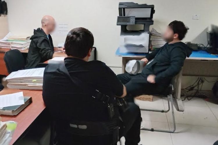 Cantante Luis R. Conriquez comparece por apología del delito