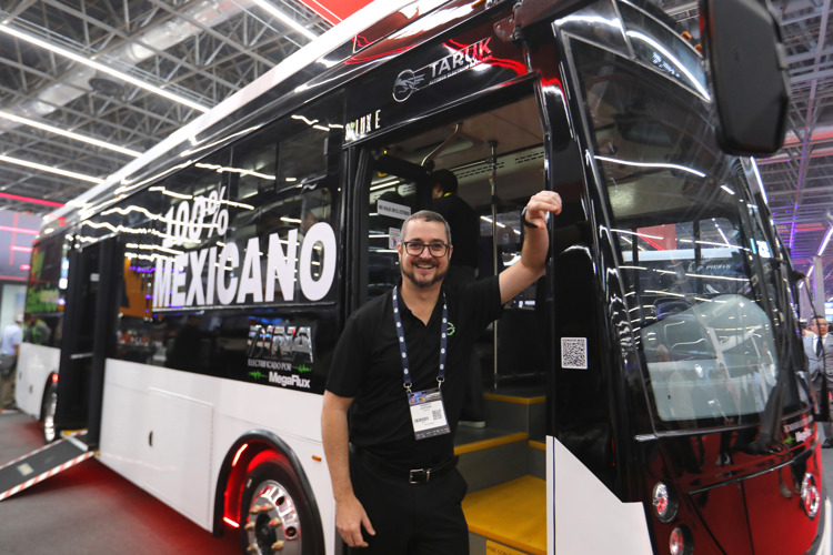 México presenta su primer autobús eléctrico