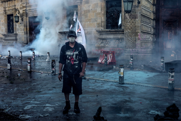 Detienen a 20 tras disturbios en el centro