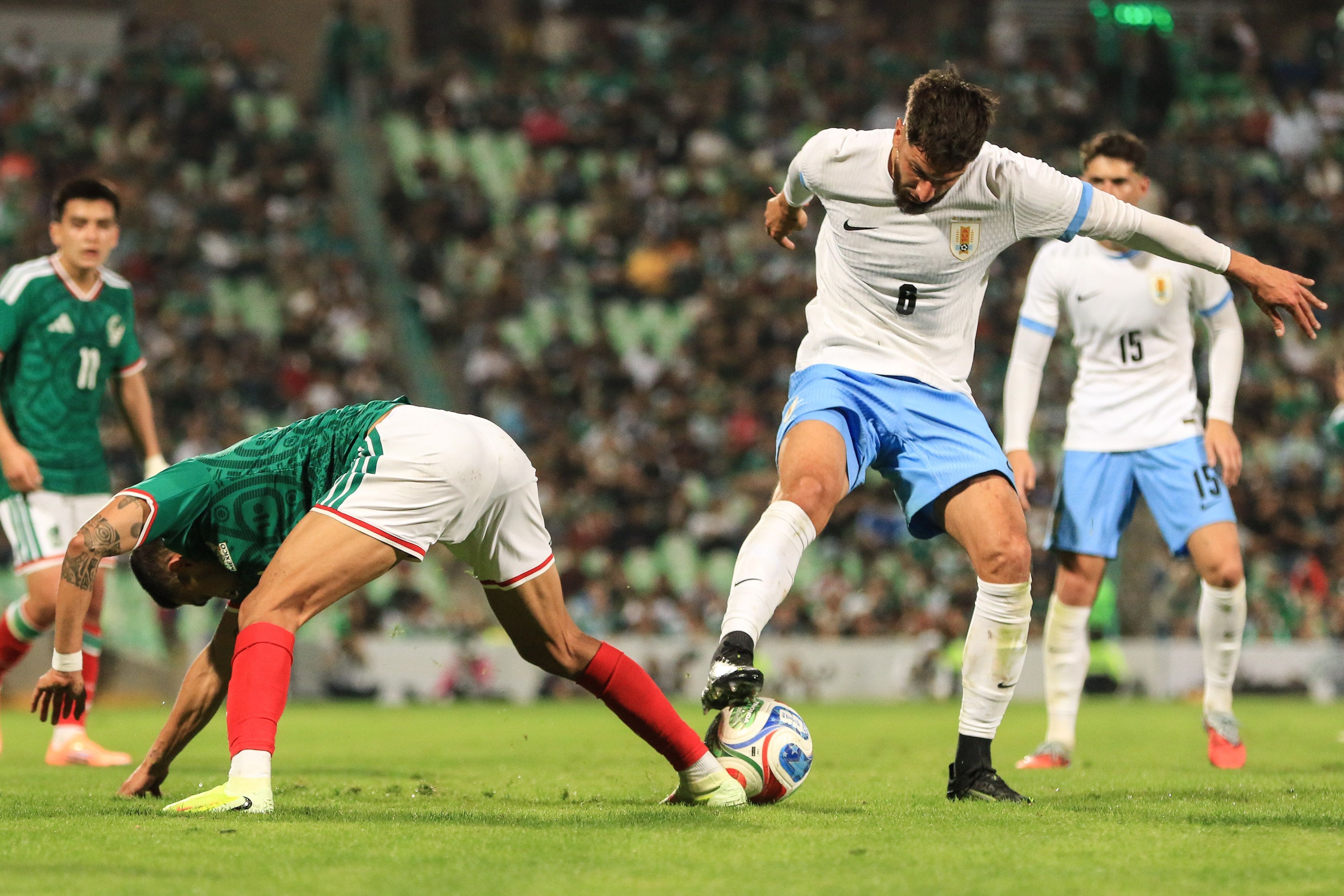 Tri y Uruguay firman un 0-0 que deja dudas rumbo al Mundial