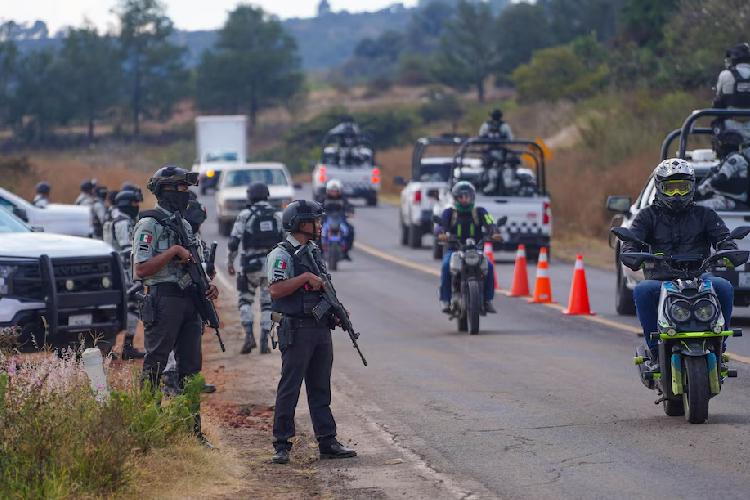 Operativos contra el CJNG dejan dos muertos y desatan bloqueos en 16 municipios de Michoacán
