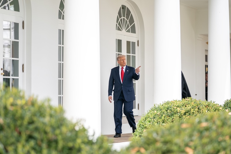 Trump desata críticas por insultar a una periodista llamándola 