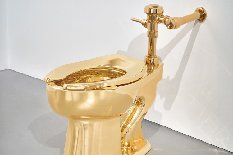 Subastan inodoro de Cattelan en 12 millones de dólares