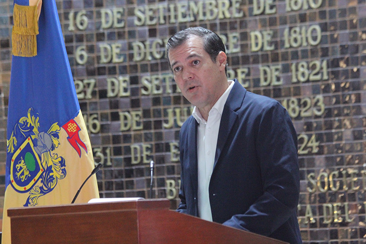 Cuestionan a Diego Monraz fallas en el transporte 