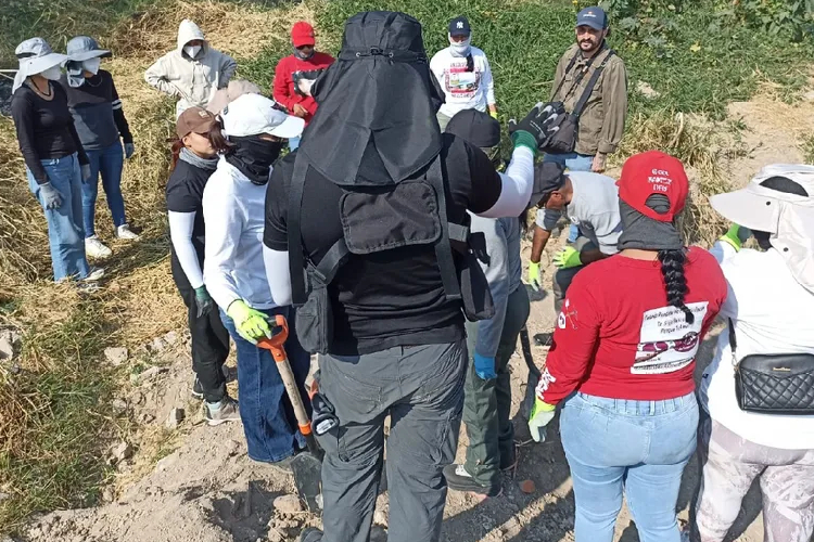 Madres Buscadoras localizan restos en Lomas del Sur, en Tlajomulco