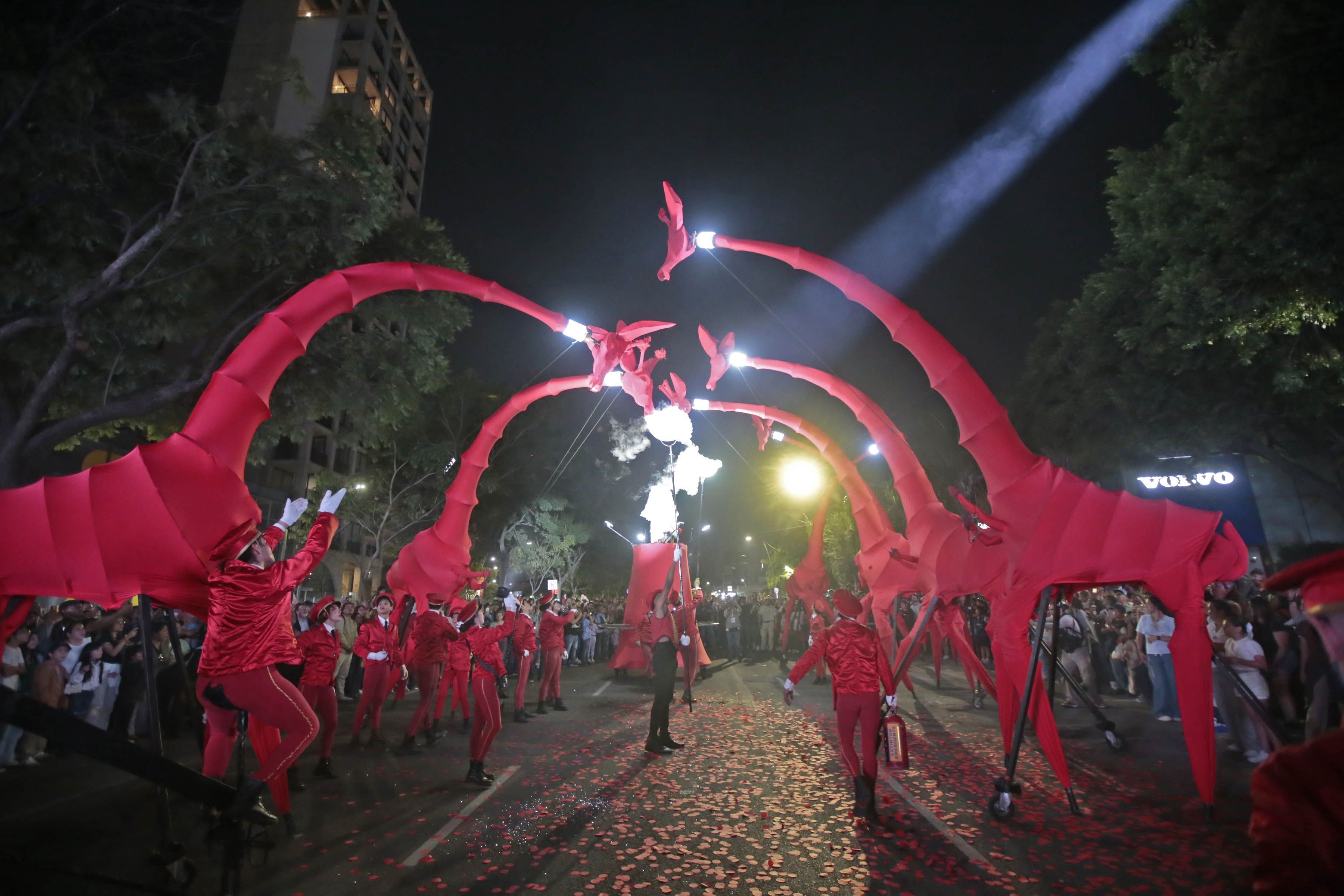 Les Girafes deslumbran en La Minerva ante miles de tapatíos