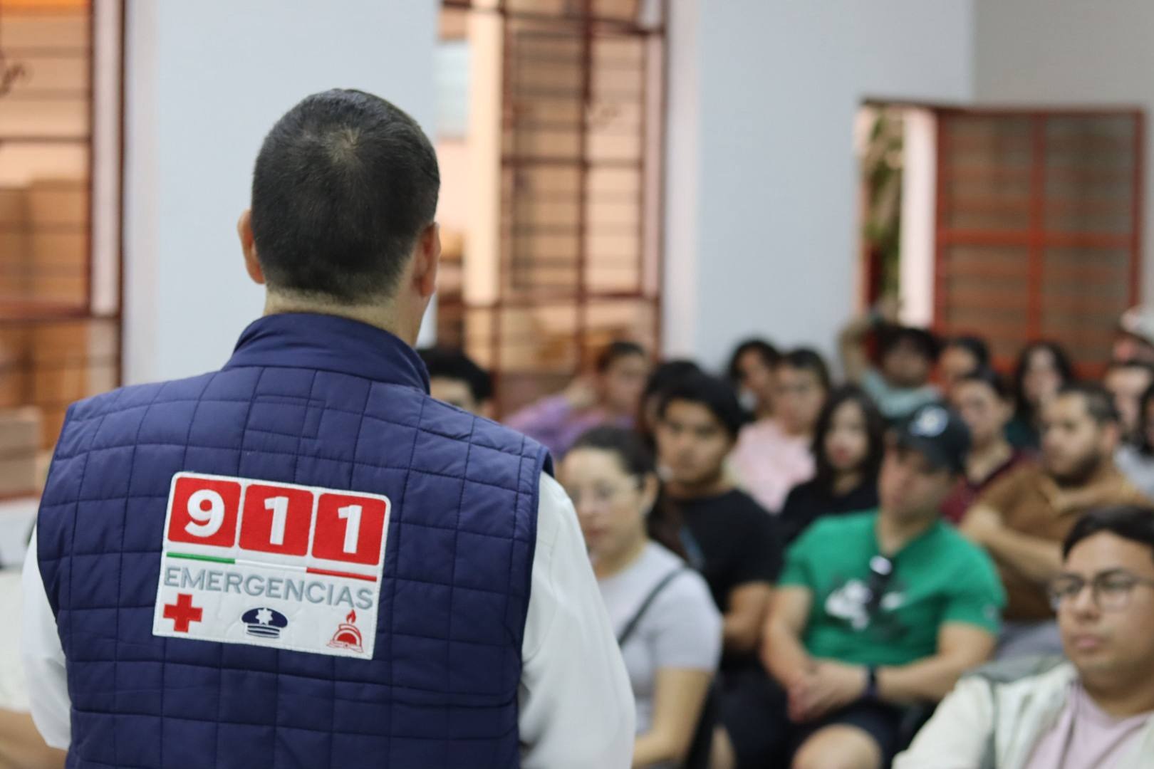 Capacita 911 previo al arranque de la FIL