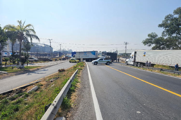 Tres bloqueos carreteros hasta el momento en Jalisco
