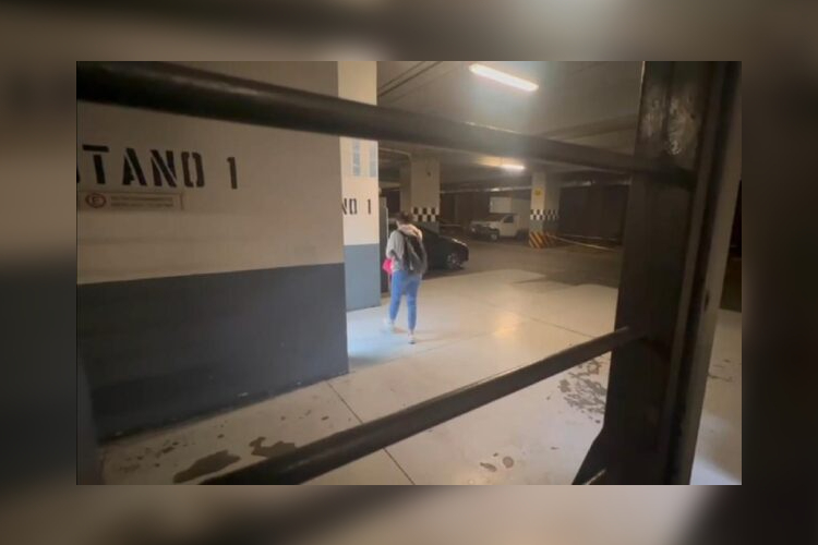 Quedan atrapados por horas en estacionamiento del mercado Corona