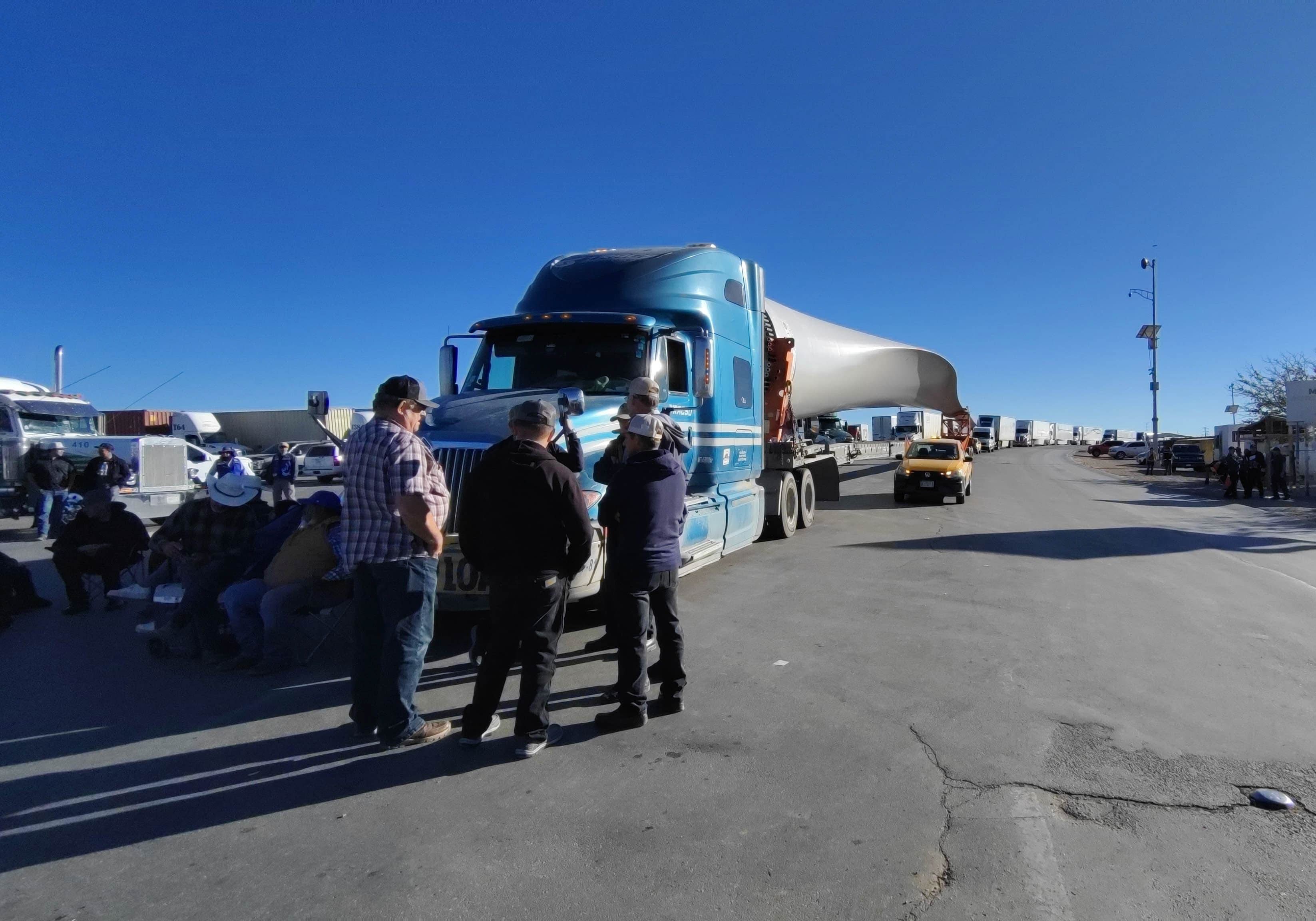 Transportistas mantienen bloqueos; Antac acusa abandono y 60 robos diarios en carreteras