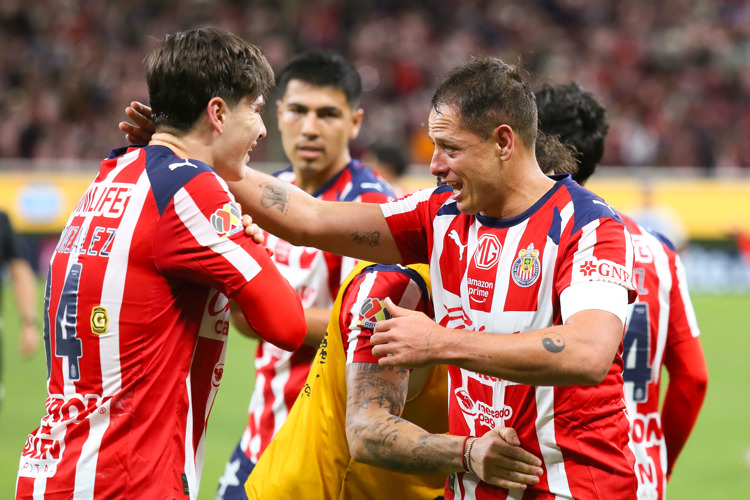 Chivas recibe a Cruz Azul en un duelo decisivo de cuartos de final del Apertura 2025