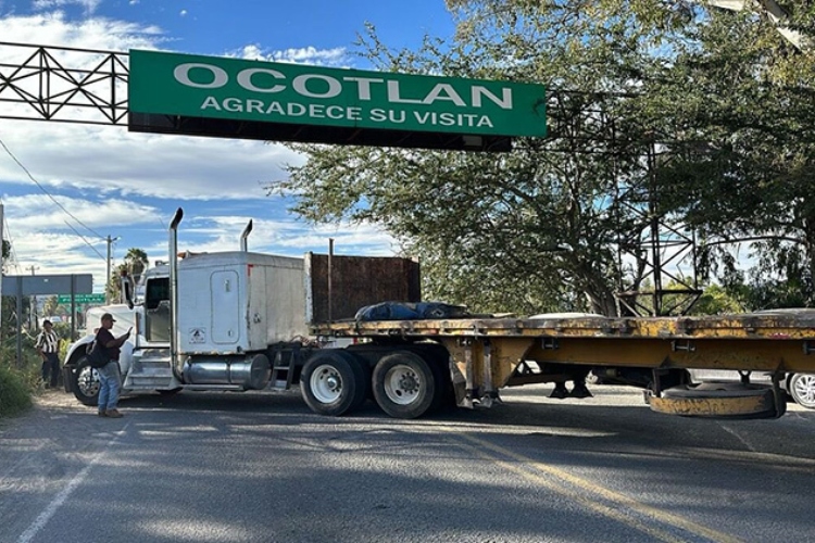 Se mantienen bloqueos en carreteras federales de Jalisco