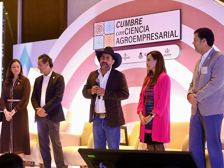 Impulsan productividad en cumbre del agro